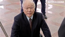 邱毅到中選會登記，代表新黨參選不分區立委，郭冠英也一起現身，還自稱是代表共產黨，來監督台灣選舉，帶您來看最新現場。