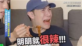 ▲不耐辣的小吳吃到直冒汗。（圖／見習網美小吳 授權）