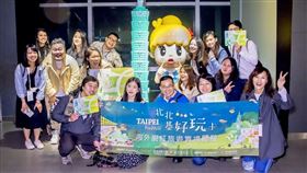 被政治耽誤的旅遊玩家！ 劉奕霆和海外網紅比手劃腳玩臺北　台北市觀光傳播局