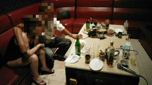 政務官爆私下淫亂！酒店小姐被玩到哭