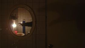 鏡子,浴室,影子,倒影(圖/攝影者Sih Lin, Flickr CC License)
https://is.gd/kBLjWV