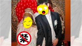 婚禮切蛋糕！新娘「八字奶」炸開禮服…兩粒掉出　賓客傻了（圖／翻攝自Reddit）