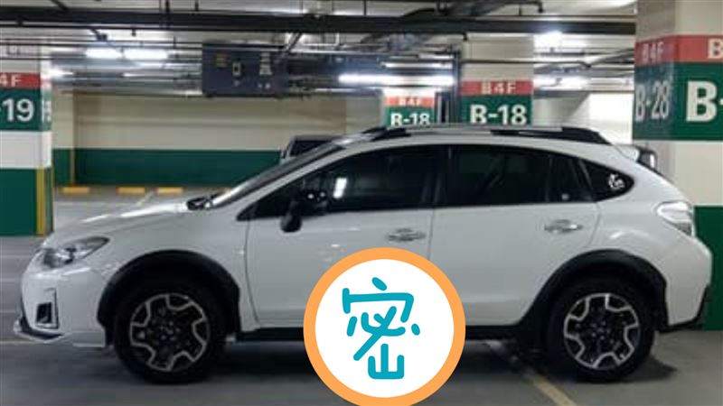 休旅車越過阻輪器停車　網讚：內行人