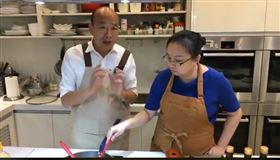 韓國瑜與ㄚ樺媽媽直播做菜（圖／翻攝自韓國瑜臉書）
