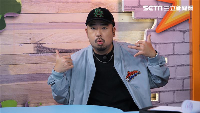 晉身炸雞店老闆！阿達出國竟淪為挑夫