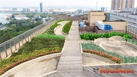 高雄綠化年增35公頃 長庚復健大樓觀湖耕心園屋頂綠化啟用（圖／高雄市政府）