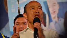 韓國瑜懇請選民給予國民黨機會國民黨總統參選人韓國瑜16日在新北土城出席造勢活動時致詞表示，他不會說民進黨壞話，但請選民自己內心去思考，當人民交付責任給民進黨完全執政之際，他們是否有謙卑做出成績單，並懇請選民支持國民黨。中央社記者黃旭昇新北市攝　108年11月16日