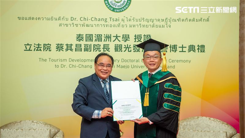 泰國大學跨海挺他　蔡其昌獲榮譽博士