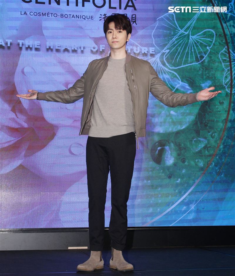 陳璽安擔任品牌「法國貝貝」愛心大使，幫助弱勢孩童。（記者邱榮吉/攝影）