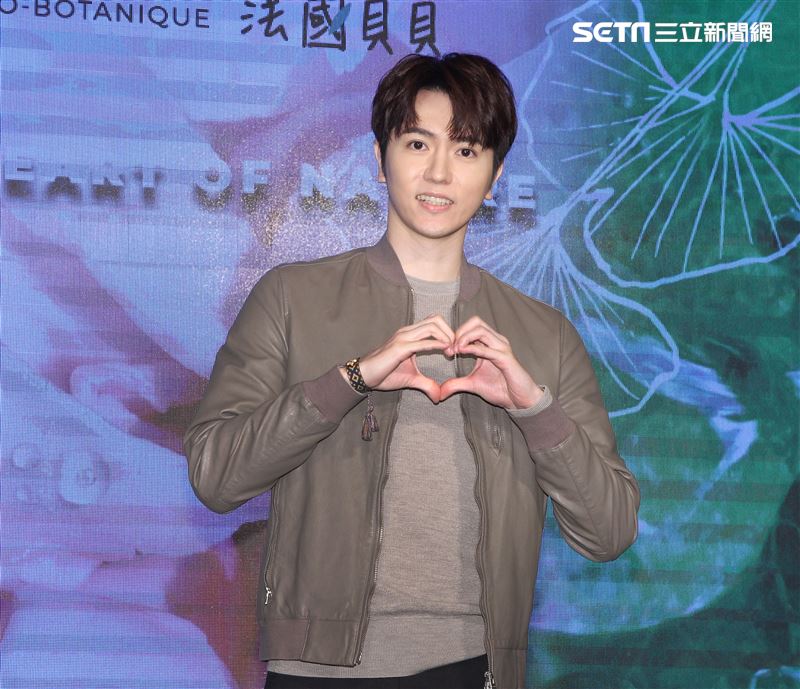 陳璽安擔任品牌「法國貝貝」愛心大使，幫助弱勢孩童。（記者邱榮吉/攝影）