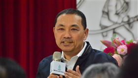 侯友宜：新北努力拚都更與社宅新北市長侯友宜13日出席保二警消社宅及廳舍都更專案里程碑說明會時表示，不止中央拚社宅，他也指示市府城鄉發展局要努力拚都更與社宅，市府也訂定都更釘子戶條款，只要完成相關程序就強力執行。中央社記者黃旭昇新北攝　108年11月13日