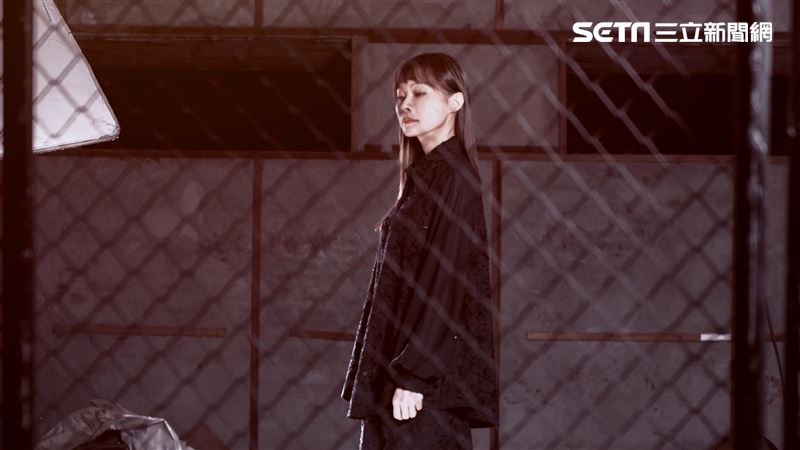 嘆時局慌亂沮喪！女星豪灑「千萬」