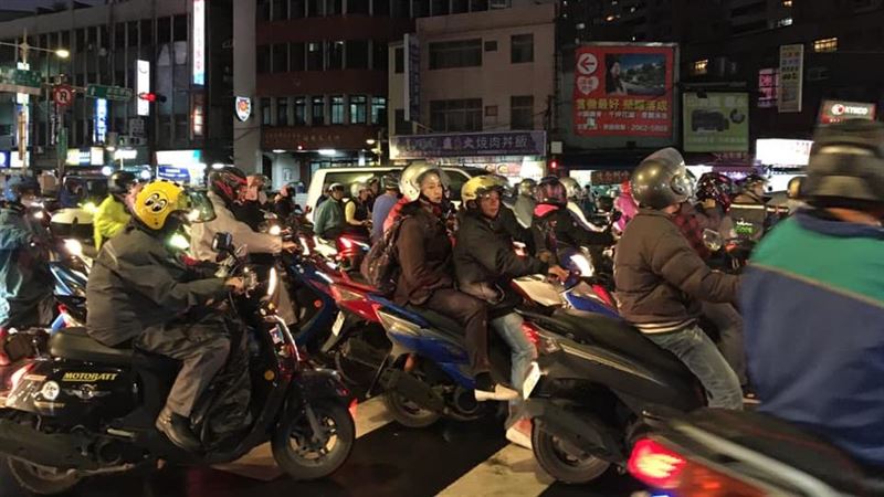 新北耶誕塞車城？新北市府：下班尖峰