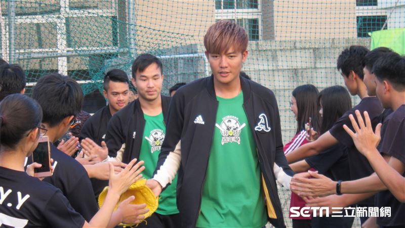 美職／王維中沒打過國際賽　6搶1難