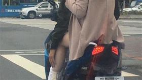 摸腿,曬恩愛,談戀愛,騎車,女兒,男朋友(圖/翻攝自報廢公開)