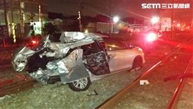 台鐵新烏日事故！自強號撞上小客車