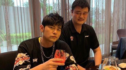 周杰倫喜獲姚明大禮　網驚：男人夢想