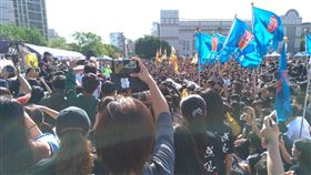 桃園陽明高中校慶變調！500黑衣師生抗議　要求撤換校長
圖／桃園市教師會提供