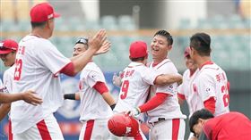 味全龍黃柏豪敲出再見安打。（圖／中職提供）