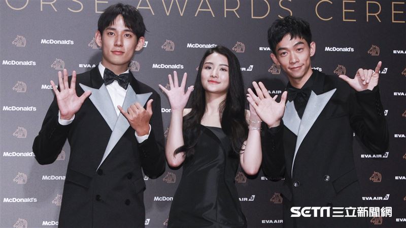 仙爆！陳昭榮愛女禮服秀出「螞蟻腰」