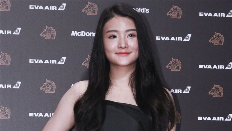 星二代超正！陳昭榮愛女紅毯大發抖