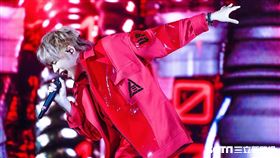 八三夭「想見你 想見你 想見你」寵粉無極限 獨創大三角環場舞台「零距離」開唱 JUSTLIVE 就是現場提供