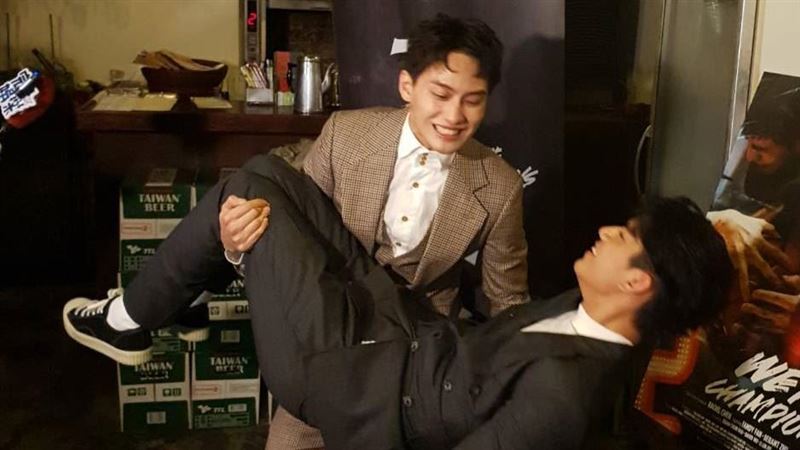 奪金馬新人！范少勳嗨獲李安簽名合照