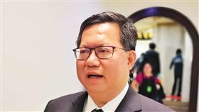 批台商回流案  鄭文燦：張善政當行政院長不到位桃園市長鄭文燦（圖）20日結束桃園市議會總質詢後接受媒體聯訪表示，台商回流是以3年為期設廠，資金會逐步到位，國民黨副總統參選人張善政曾任行政院長卻不了解基本常識，從張善政的說法證明這位前行政院長很不到位。中央社記者吳睿騏桃園攝  108年11月20日