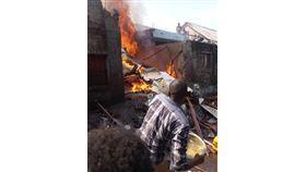 剛果今日發生小飛機墜毀的意外。（圖／翻攝自LucZihalirwa Twitter）