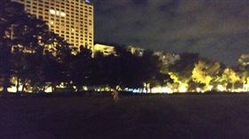昨晚有香港民眾開心地至維多利亞公園裸奔（圖／翻攝自PPT）