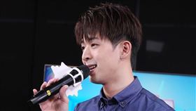 ▲現場帶來多首新歌演唱。（圖／記者邱榮吉攝影）