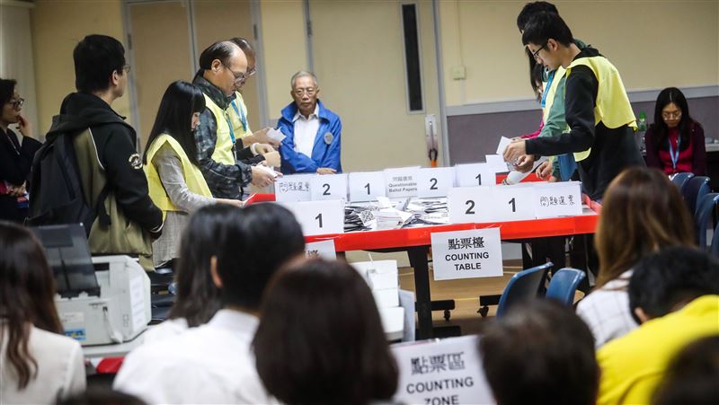北京香港　距離不止千里遙