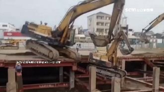 違法吊掛！挖土機驚險墜工地畫面曝光
