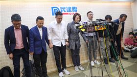 （１６：９）區議員選舉失利  民建聯致歉（1）香港泛民主派在地方區議會選舉中大獲全勝，親中建制派則大敗，這種結果等同向中國「投下不信任票」，勢必衝擊港府的正當性和管治威信，甚至動搖「一國兩制」的基礎。民建聯主席李慧(王+京)（中）偕黨員致歉。中央社記者吳家昇攝  108年11月25日