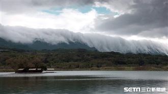 變天台東雲瀑傾瀉而下！吳德榮曝真相
