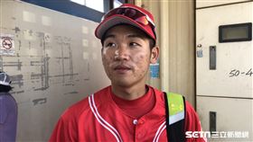 ▲統一獅隊古林睿煬胞兄古林睿宸擔任東山國小教練。（圖／記者黃泓哲攝影）