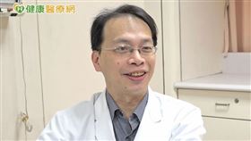 郭建峯主任表示，目前抗流感病毒藥物有三種：分別是口服型、吸入型及針劑型。口服藥早晚各吃1顆，吃5天，共10顆；吸入型藥物也是早晚各吸1次，吸5天也就完成療程；針劑型相對簡單，只要透過點滴靜脈注射1次，就完成整個療程了。