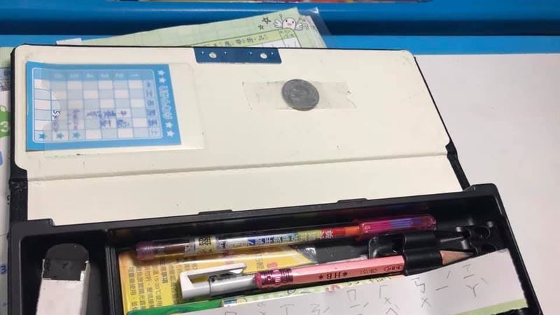 小一弟被同學取笑藏1紙條…母秒淚崩