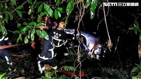 新北,深坑,汽車,半山腰,墜落,受困