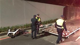 新竹,路牌,騎士,命危（圖／翻攝畫面）