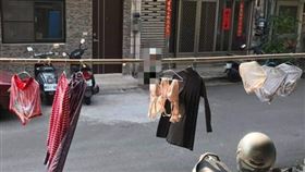 鄰居嬤每天「內褲布拉甲」曬他家門口　男一聽理由無奈：我不想眼瞎阿(圖/爆怨公社)