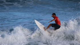 秋冬遊補助獲2.4億元　台東縣府邀民眾旅遊台東秋冬遊補助新台幣1.6億元預算已快用完，縣政府再申請8000萬元，總共獲得2.4億元。縣長饒慶鈴表示，目前台灣國際衝浪賽正在金樽進行，歡迎民眾來台東旅遊，觀看世界級選手乘風破浪的精彩畫面。（台東縣政府提供）中央社記者李先鳳傳真　108年11月25日