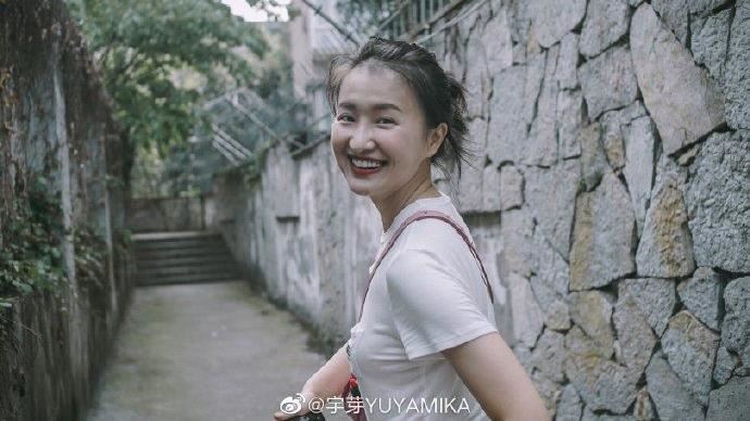 正妹網紅遭暴打！電梯拖出狠踩踹臉
