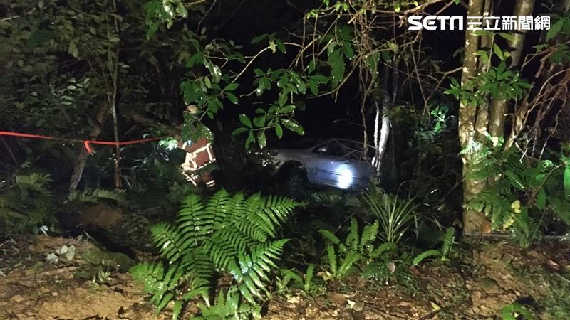車輛滑動男跳車　他詭下身赤裸被壓死