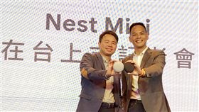 台灣大攜手Google  推中文化智慧音箱台灣大哥大總經理林之晨（右）26日宣布攜手Google合作智慧音箱Nest Mini中文版，力拚後發先至。中央社記者江明晏攝  108年11月26日