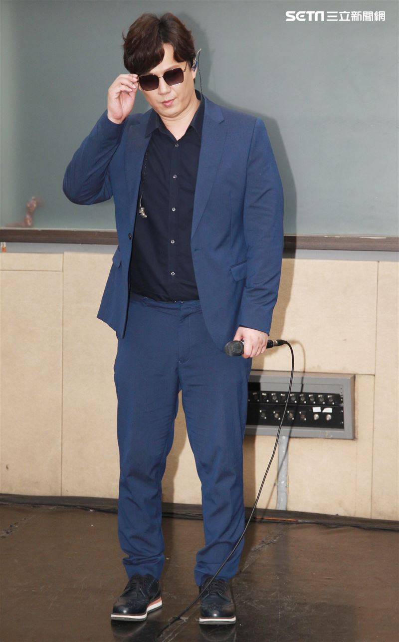 金曲歌王蕭煌奇將二度登上台北小巨蛋開唱，緊鑼密鼓為演唱會練團。（記者邱榮吉/攝影）