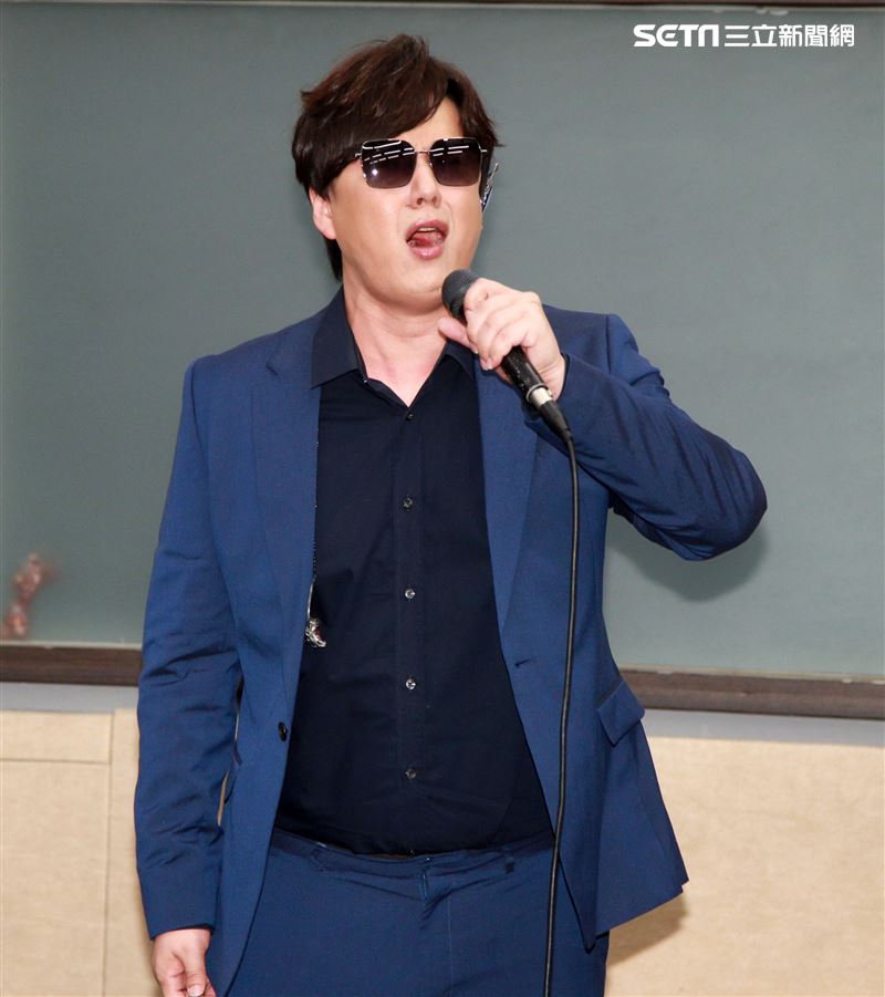 金曲歌王蕭煌奇將二度登上台北小巨蛋開唱，緊鑼密鼓為演唱會練團。（記者邱榮吉/攝影）