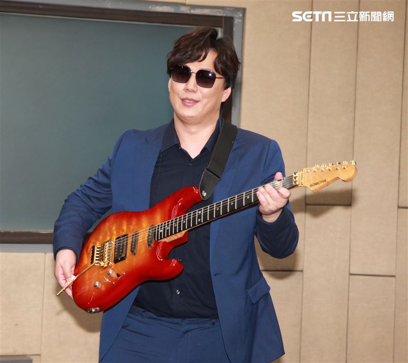 金曲歌王蕭煌奇將二度登上台北小巨蛋開唱，緊鑼密鼓為演唱會練團。（記者邱榮吉/攝影）