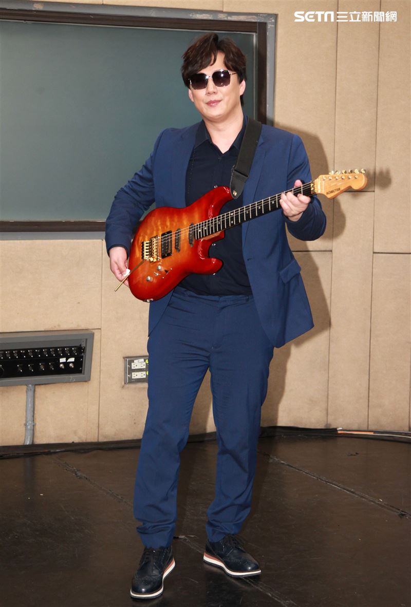 金曲歌王蕭煌奇將二度登上台北小巨蛋開唱，緊鑼密鼓為演唱會練團。（記者邱榮吉/攝影）