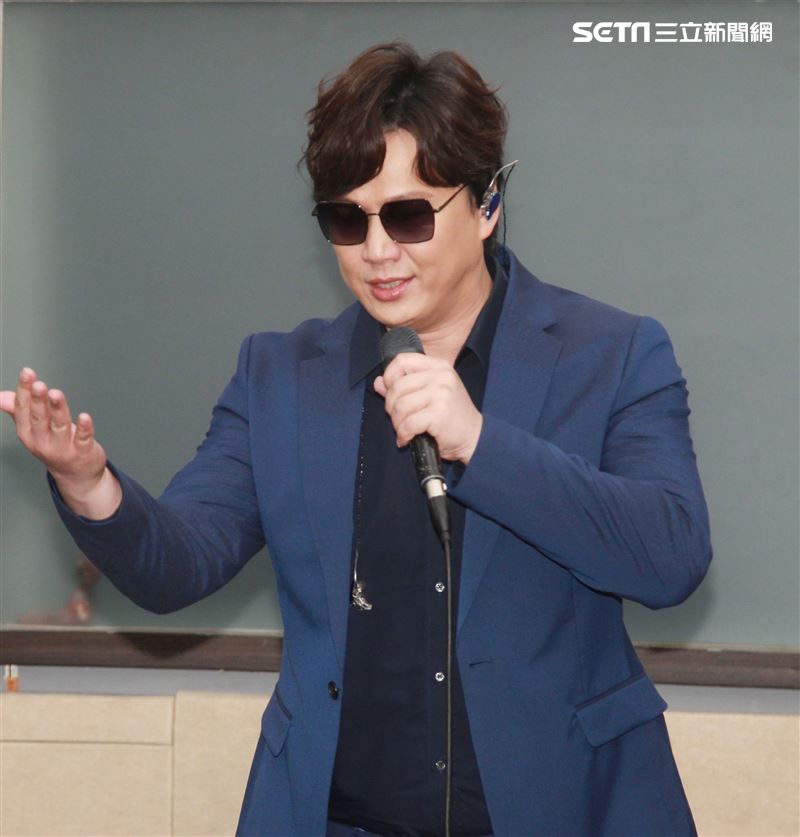 金曲歌王蕭煌奇將二度登上台北小巨蛋開唱，緊鑼密鼓為演唱會練團。（記者邱榮吉/攝影）